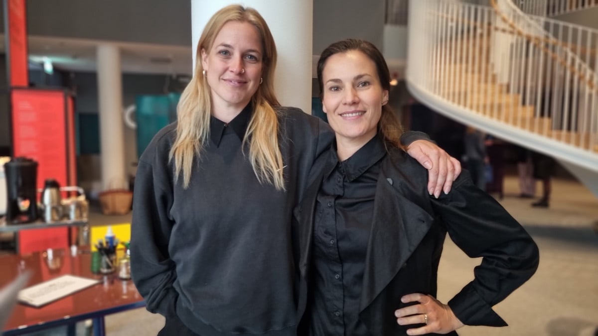 Bild på workshopledarna Emma Blomquist (vänster) och Sara Araya (höger).